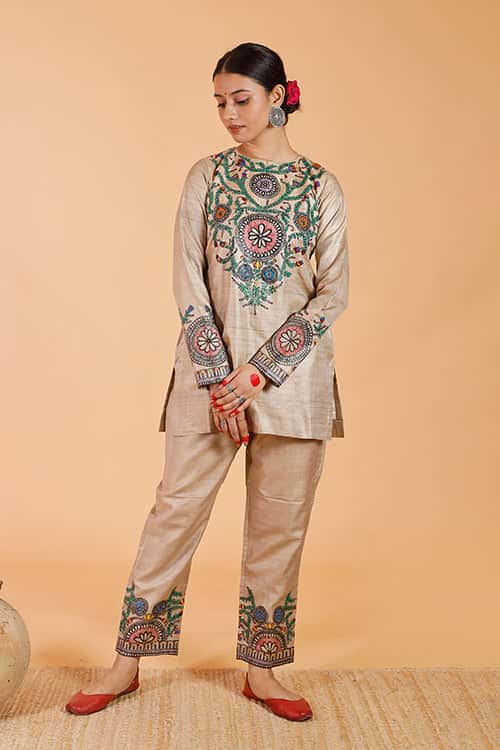 'Flowers of Mithila' Handpainted Madhubani Tussar Silk Kurta — image 3 of 8