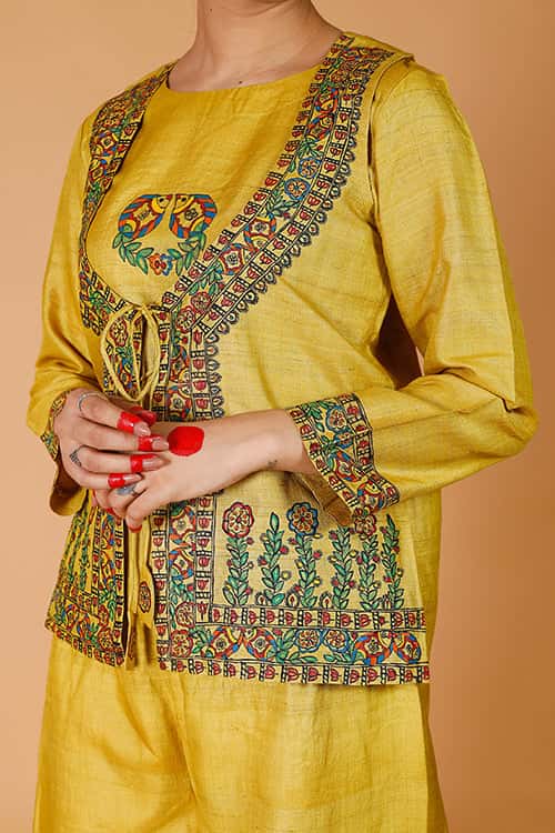 'Sunehri Phoolwari' Handpainted Madhubani Tussar Silk Kurta & Bandi Set — image 6 of 8