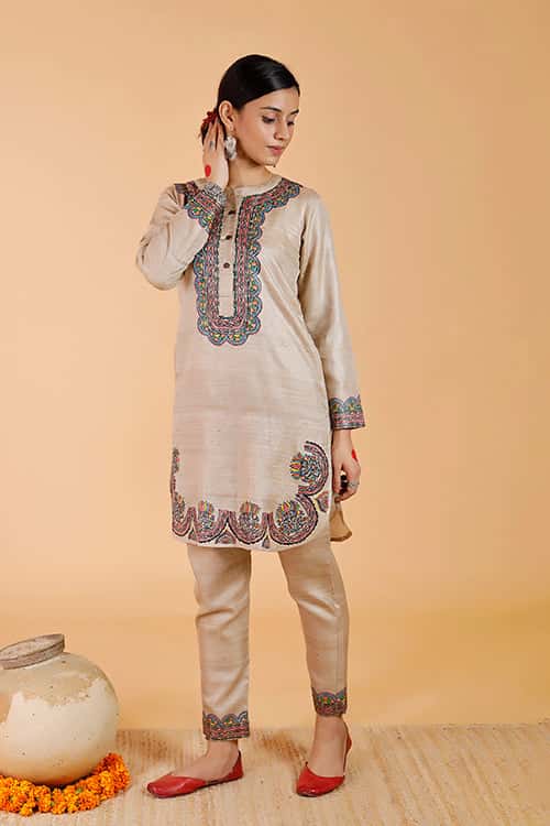 'Kamal Nain' Handpainted Madhubani Tussar Silk Kurta — image 3 of 7