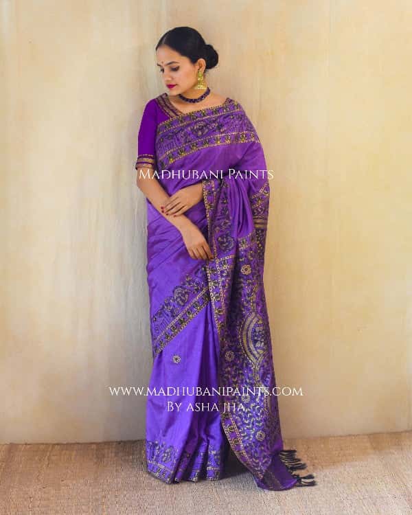 BAIGNI HAATHI Madhubani Handpainted Bishnupuri Silk Saree Blouse Set — image 4 of 10