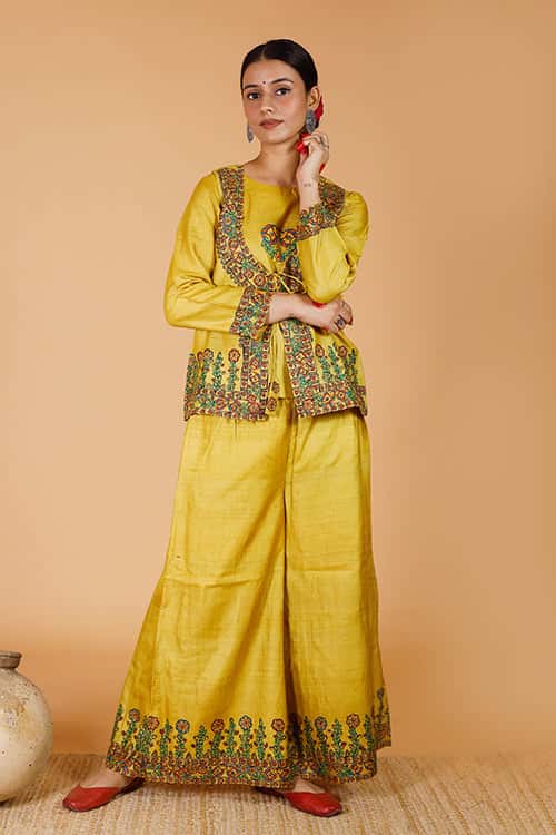 'Sunehri Phoolwari' Handpainted Madhubani Tussar Silk Kurta & Bandi Set — image 5 of 8