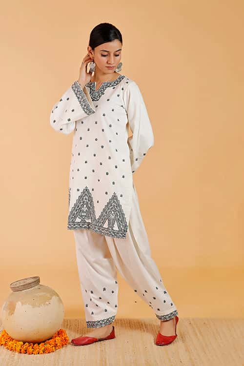 'Videha Maithil' Handpainted Madhubani Cotton Kurta — image 5 of 8