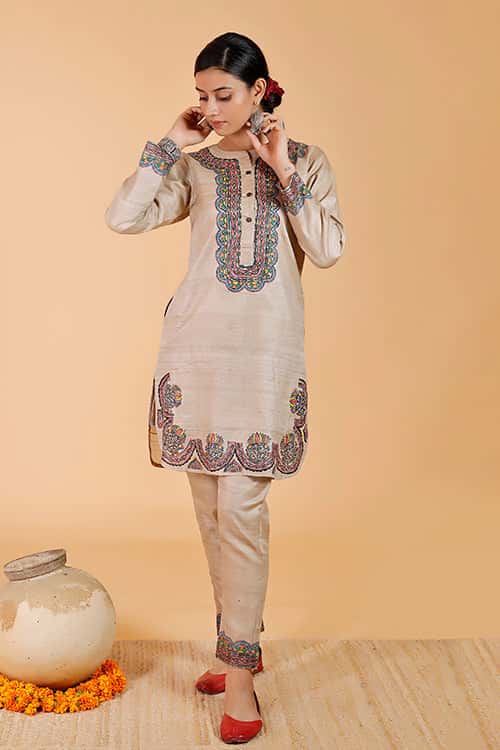 'Kamal Nain' Handpainted Madhubani Tussar Silk Kurta — image 4 of 7