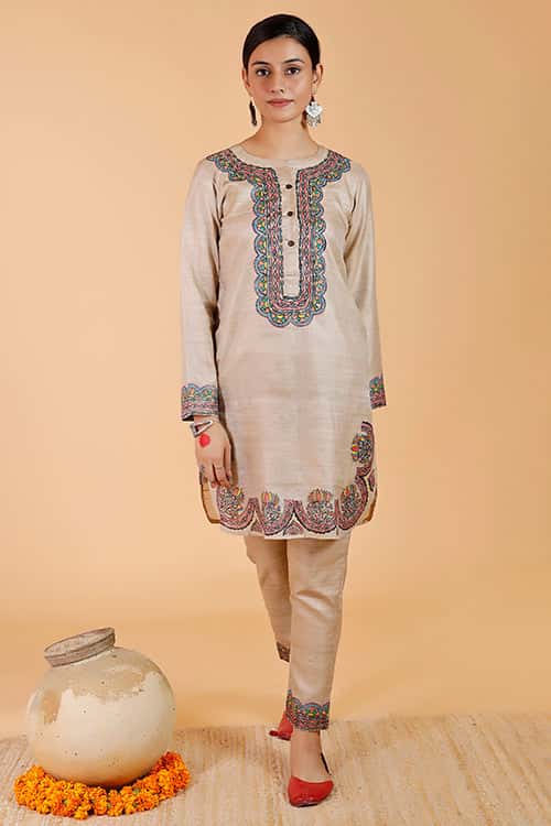 'Kamal Nain' Handpainted Madhubani Tussar Silk Kurta — image 5 of 7