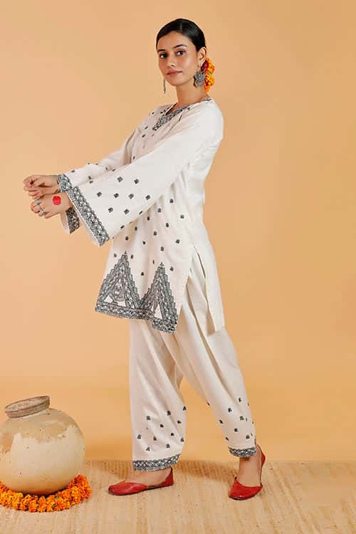 'Videha Maithil' Handpainted Madhubani Cotton Kurta — image 3 of 8