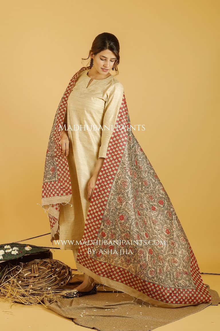 Laal Baag Madhubani Handpainted Pure Handwoven Tussar Silk Dupatta — image 3 of 4