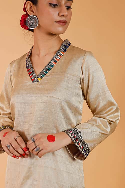 'Radha-Krishna' Handpainted Madhubani Kurta — image 6 of 7