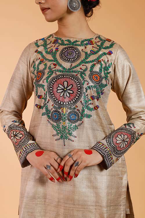 'Flowers of Mithila' Handpainted Madhubani Tussar Silk Kurta — image 7 of 8
