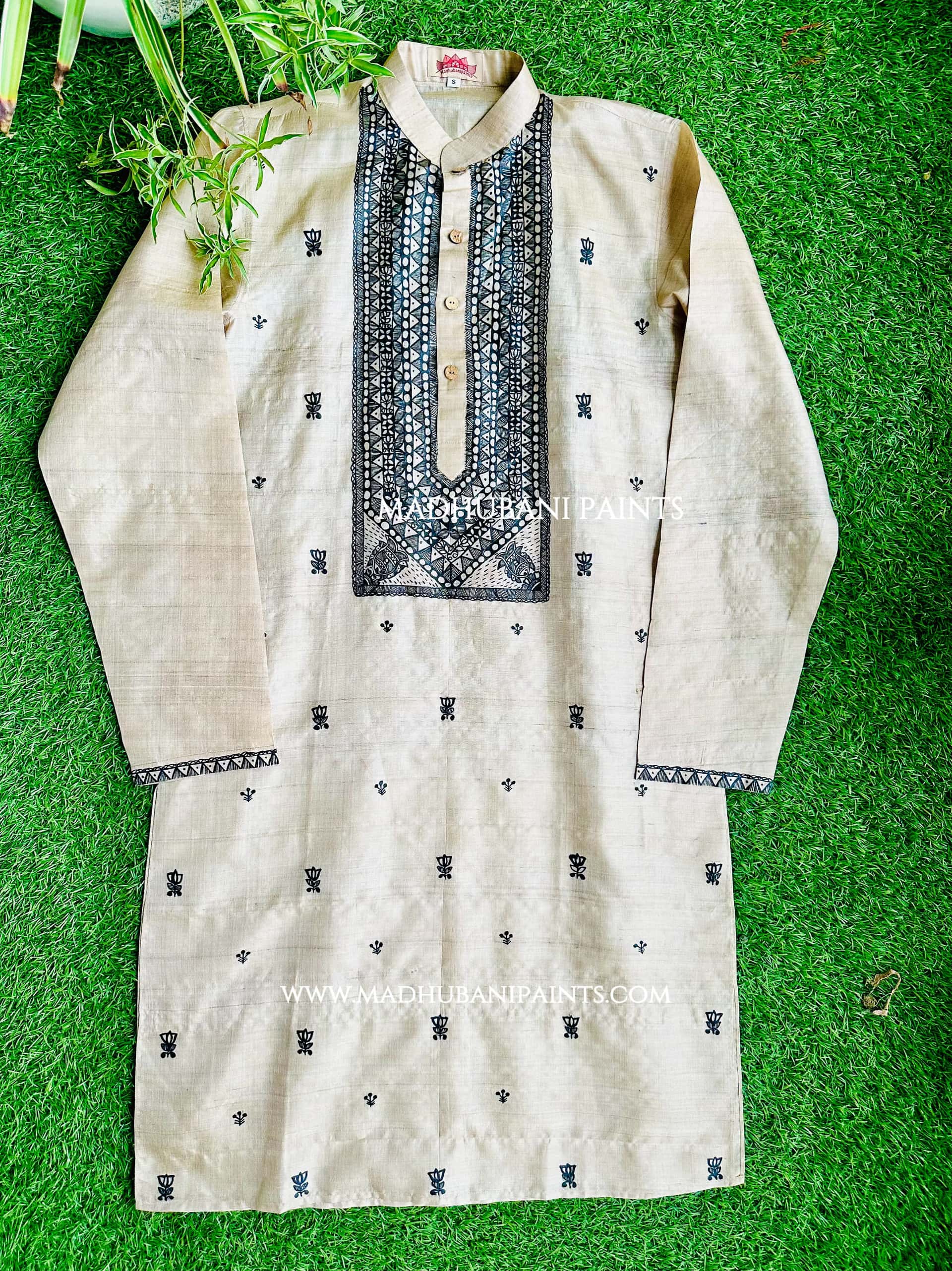 Mithila Kamal Matsya Leela Hand-painted  Madhubani Men's Tussar Silk Kurta — image 3 of 4