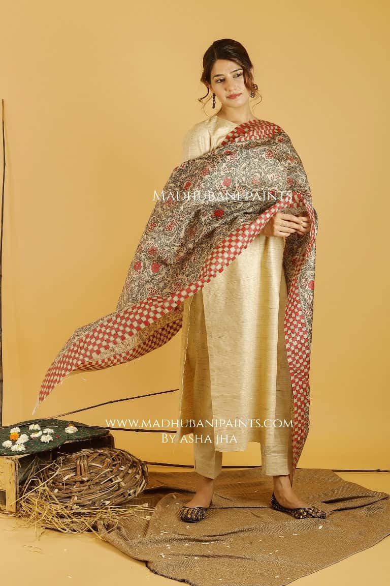 Laal Baag Madhubani Handpainted Pure Handwoven Tussar Silk Dupatta — image 2 of 4