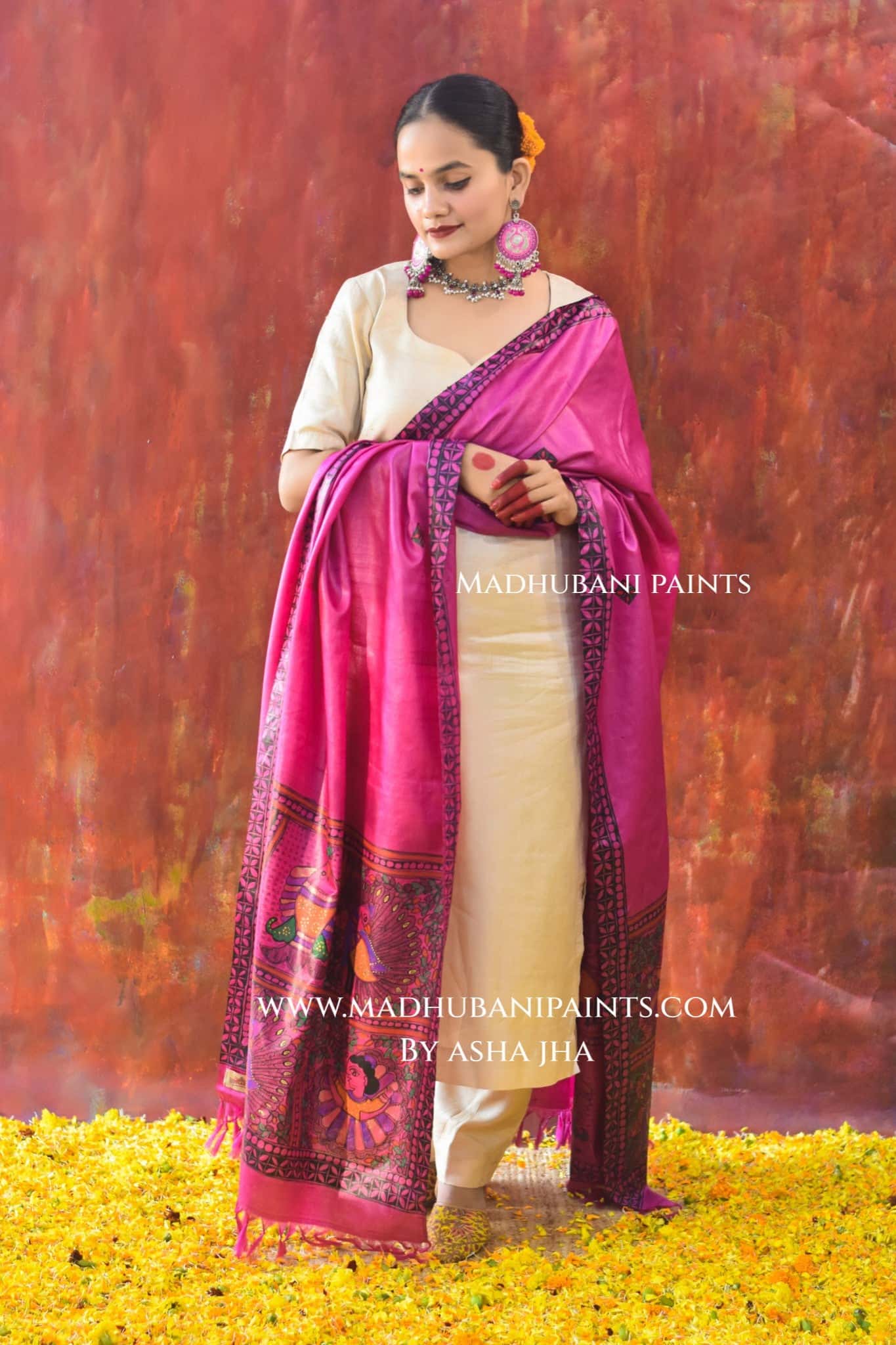 'GUDIYA MOR MACHLI' Handpainted Madhubani Tussar Silk Dupatta — image 4 of 5