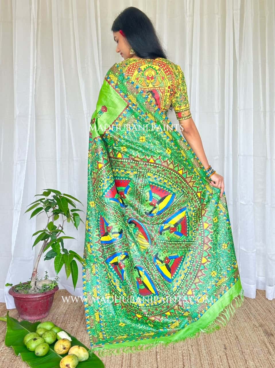 'Ammua Mahuwwa' Handpainted Madhubani Tussar Silk Saree Blouse Set — image 7 of 10
