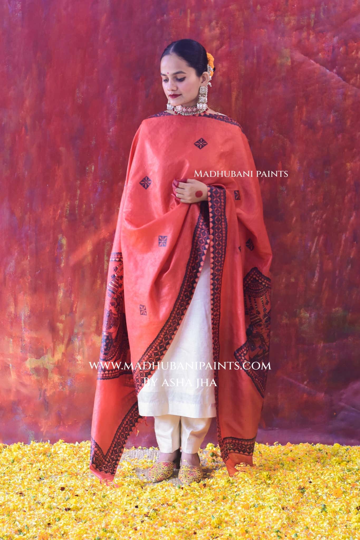 'DULHA DULHIN' Handpainted Madhubani Tussar Silk Dupatta — image 3 of 6