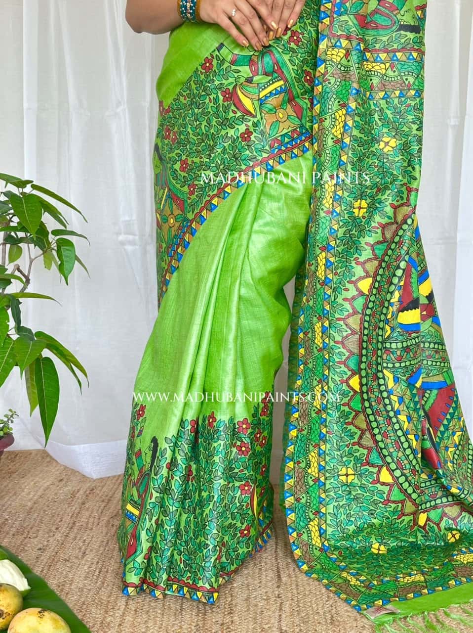 'Ammua Mahuwwa' Handpainted Madhubani Tussar Silk Saree Blouse Set — image 5 of 10