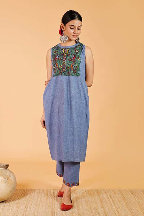 'Girls of Mithila Garden' Handpainted Madhubani Kurta — image 4 of 8