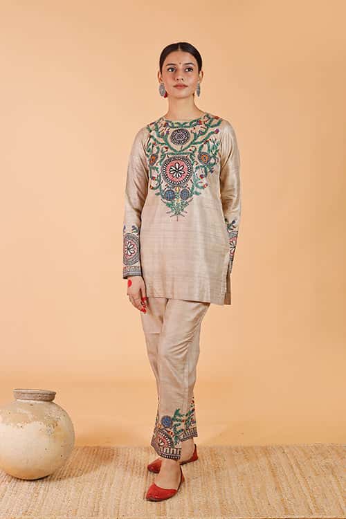 'Flowers of Mithila' Handpainted Madhubani Tussar Silk Kurta — image 2 of 8