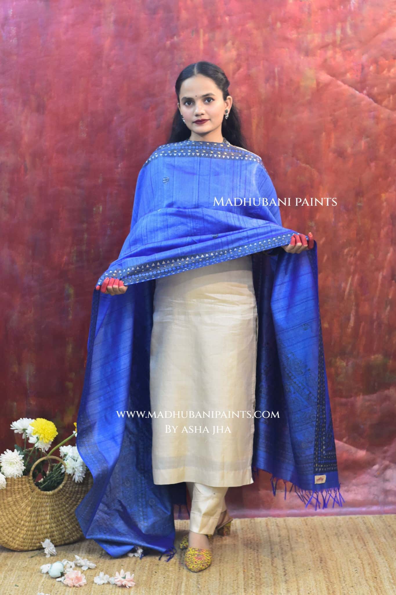 'NEEL SURMAI RANG' Handpainted Madhubani Tussar Silk Dupatta — image 3 of 6