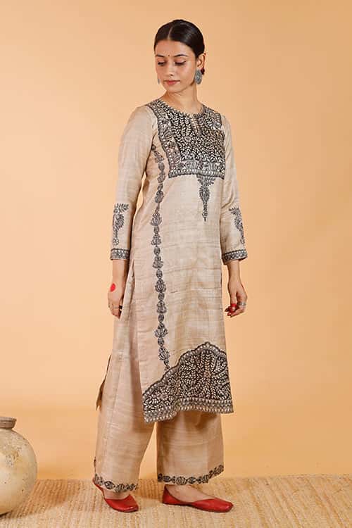 'Pride of Mithila' Handpainted Madhubani Tussar Silk Kurta — image 4 of 7