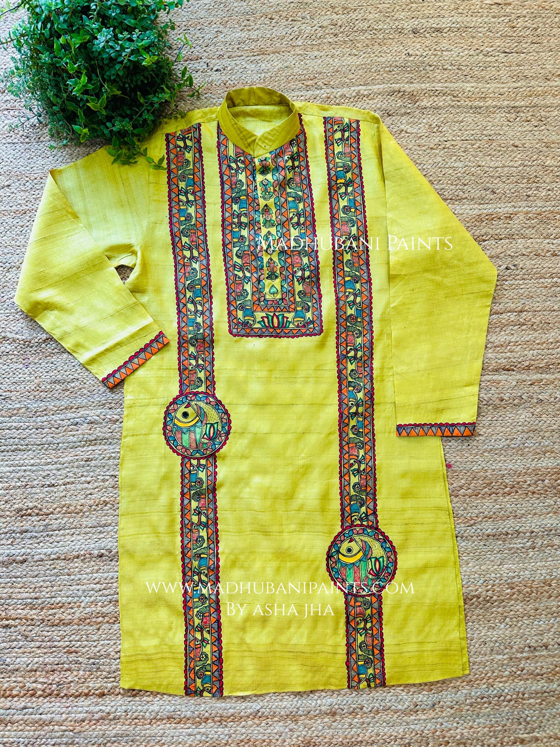 Macchli Kamal Hand-painted  Madhubani Men's Tussar Silk Kurta — image 3 of 4