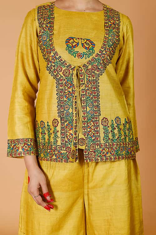 'Sunehri Phoolwari' Handpainted Madhubani Tussar Silk Kurta & Bandi Set — image 7 of 8