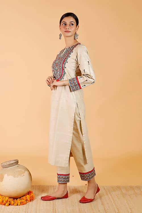'Tilkor Kamal' Handpainted Madhubani Cotton Kurta — image 4 of 10