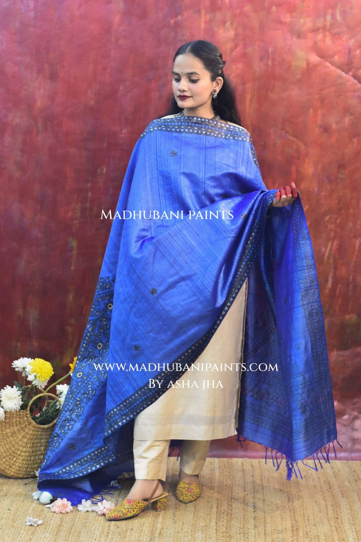 'NEEL SURMAI RANG' Handpainted Madhubani Tussar Silk Dupatta — image 5 of 6