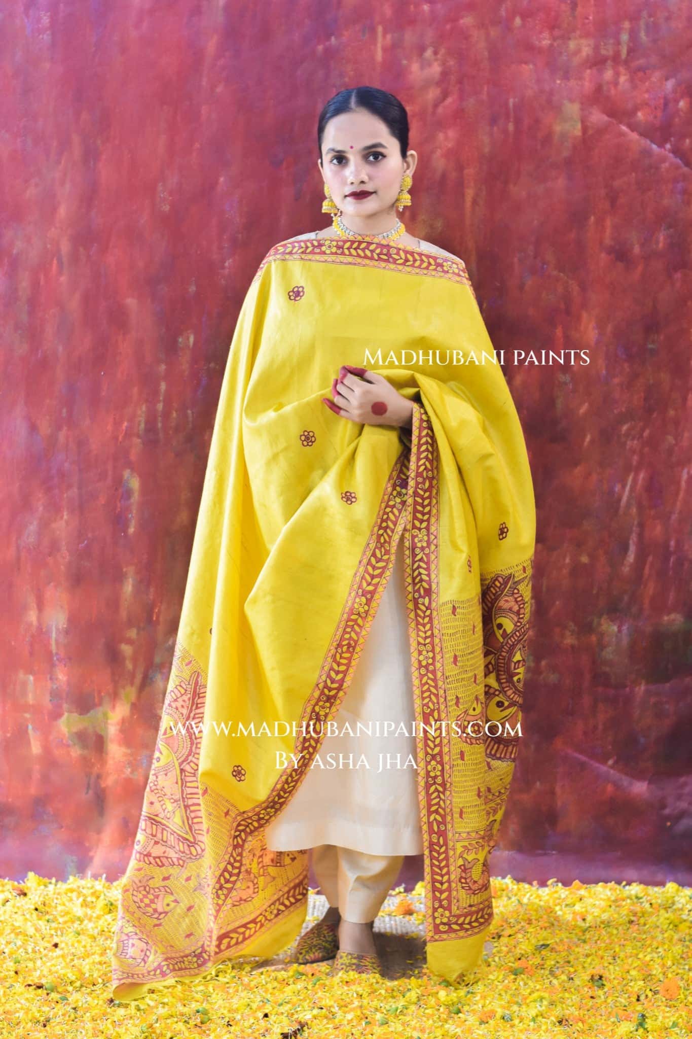 'PEELA SAMUNDAR' Handpainted Madhubani Tussar Silk Dupatta — image 4 of 6