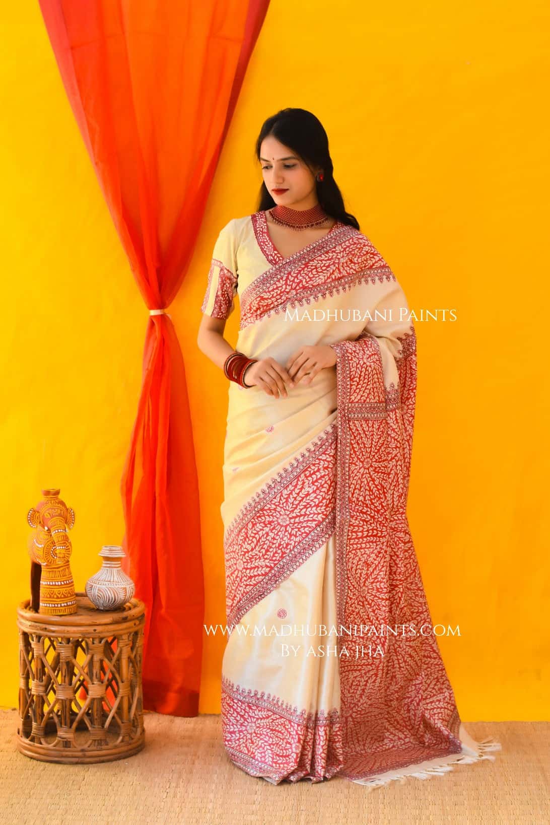 Laal Patta Handpainted Tussar Silk Saree Blouse Set — image 5 of 9